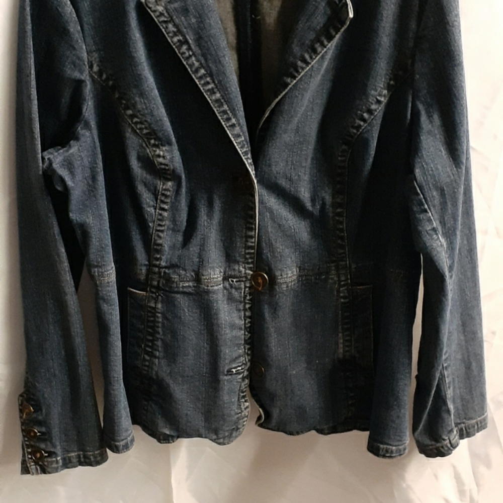 Jean jacket - Picture 6 of 8